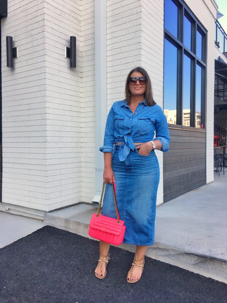 CASUAL CHIC FASHION: DENIM MIDI PENCIL SKIRT @julia.marie.b