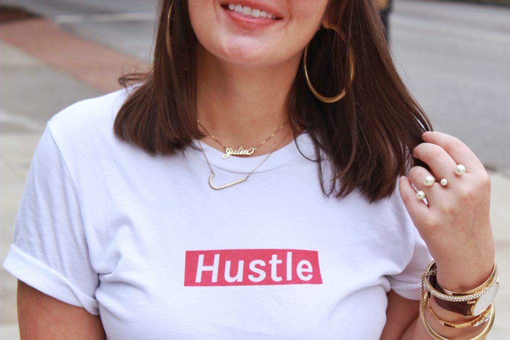 5 WAYS TO WEAR A GRAPHIC T-SHIRT | SUPREME HUSTLE GRAPHIC TEE @julia.marie.b