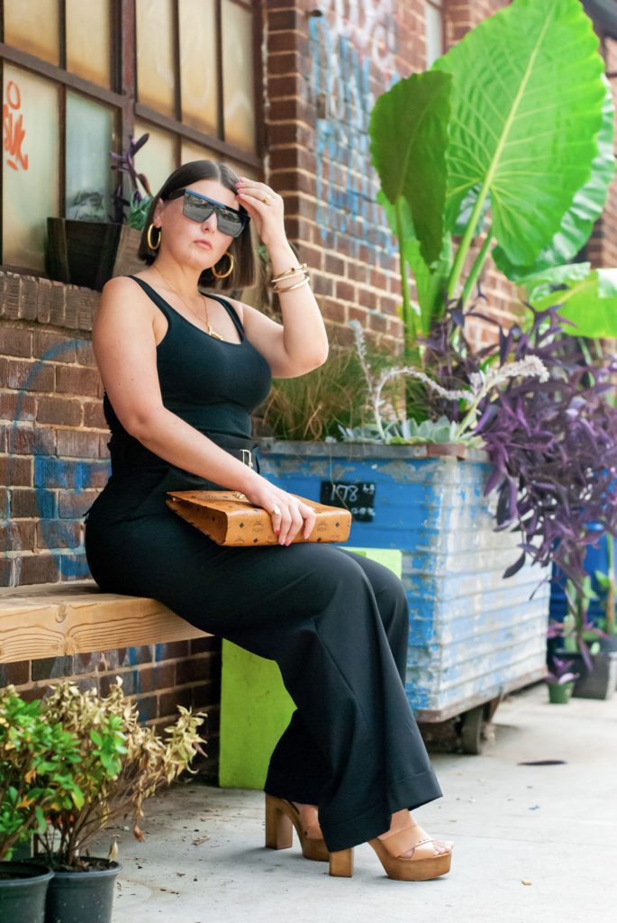 FALL OUTFIT: HIGH WAIST WIDE LEG TROUSERS | WHY IT'S IMPORTANT TO INVEST IN BASICS: http://www.juliamarieb.com/2019/08/06/why-you-should-shop-basics-:-high-waist-wide-leg-trousers/ @julia.marie.b