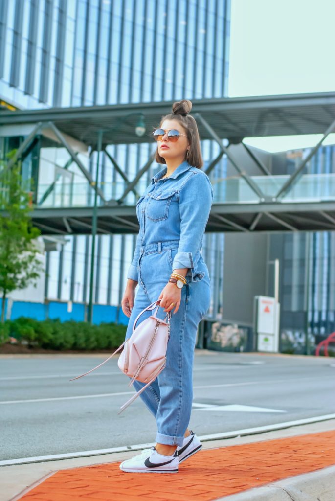 CASUAL CHIC OUTFIT FOR FALL: DENIM BOILERSUIT + HOW TO TAILOR YOUR DENIM: http://www.juliamarieb.com/2019/08/13/why-you-should-have-a-tailor-on-speed-dial-|-fall-outfit:-denim-boilersuit/ @julia.marie.b