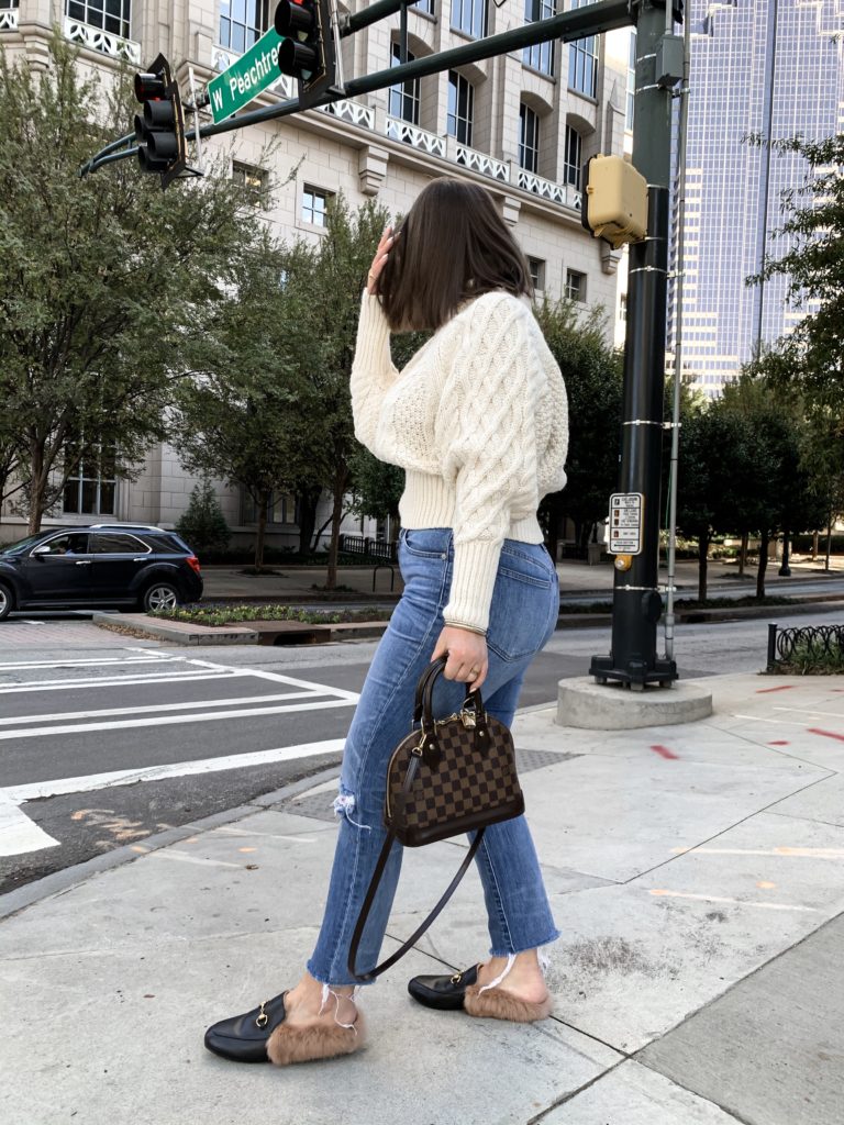 CABLE KNIT SWEATER + MADEWELL JEANS: http://www.juliamarieb.com/2019/12/10/the-non-holiday-holiday-sweater/ @julia.marie.b