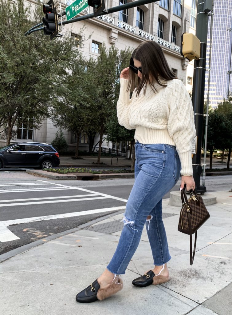 CABLE KNIT SWEATER + MADEWELL JEANS: http://www.juliamarieb.com/2019/12/10/the-non-holiday-holiday-sweater/ @julia.marie.b