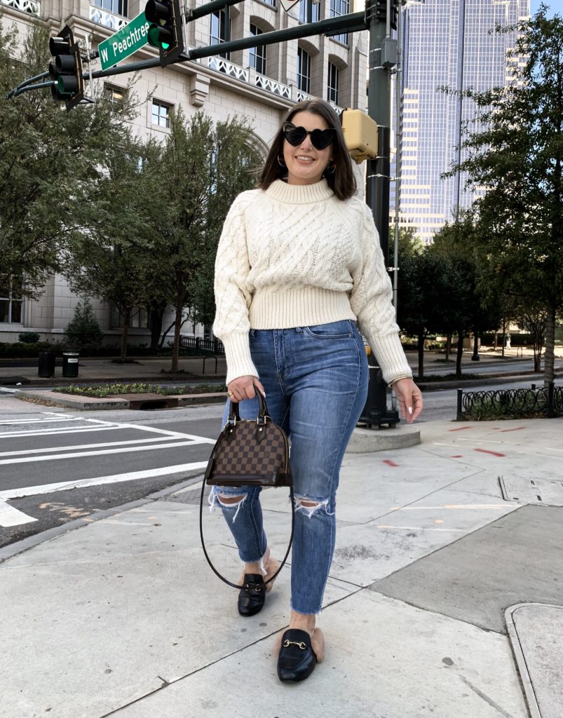 CABLE KNIT SWEATER + MADEWELL JEANS: http://www.juliamarieb.com/2019/12/10/the-non-holiday-holiday-sweater/ @julia.marie.b