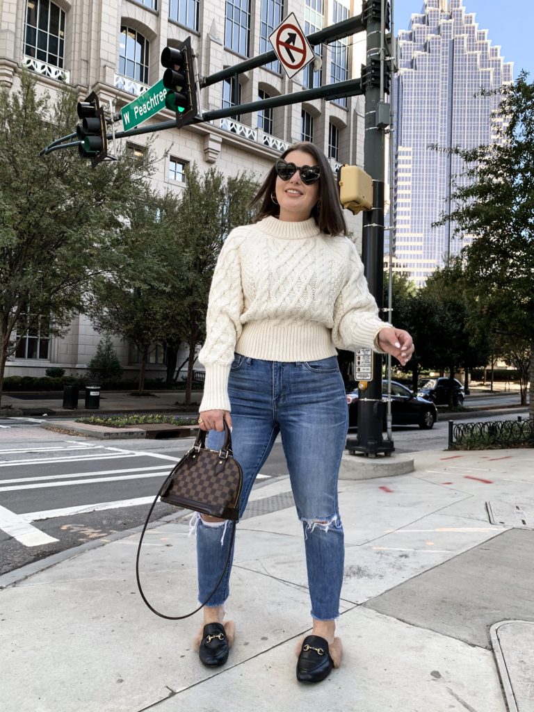 CABLE KNIT SWEATER + MADEWELL JEANS: http://www.juliamarieb.com/2019/12/10/the-non-holiday-holiday-sweater/ @julia.marie.b