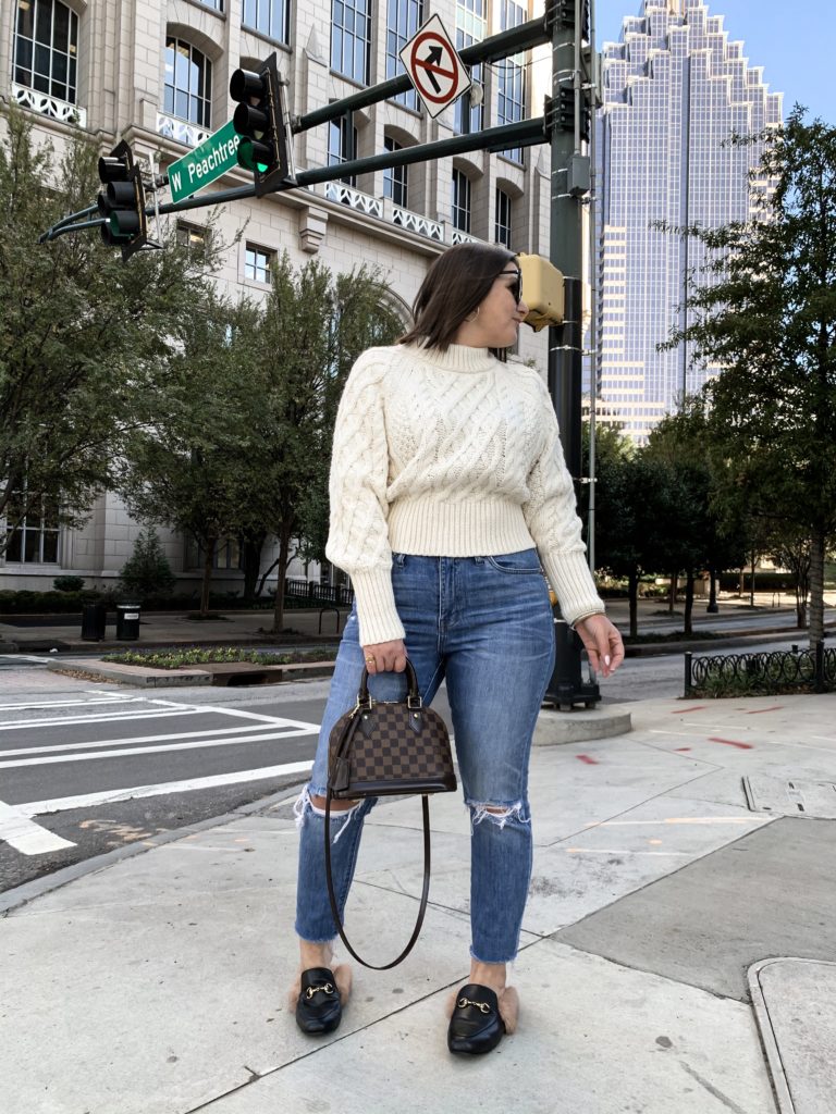 CABLE KNIT SWEATER + MADEWELL JEANS: http://www.juliamarieb.com/2019/12/10/the-non-holiday-holiday-sweater/ @julia.marie.b