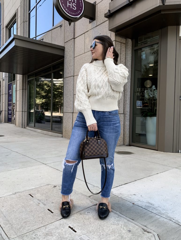 CABLE KNIT SWEATER + MADEWELL JEANS: http://www.juliamarieb.com/2019/12/10/the-non-holiday-holiday-sweater/ @julia.marie.b