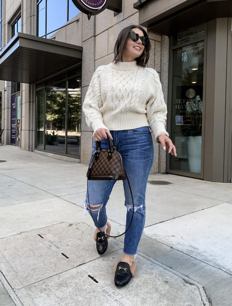 CABLE KNIT SWEATER + MADEWELL JEANS: http://www.juliamarieb.com/2019/12/10/the-non-holiday-holiday-sweater/ @julia.marie.b