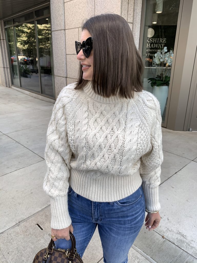 CABLE KNIT SWEATER + MADEWELL JEANS: http://www.juliamarieb.com/2019/12/10/the-non-holiday-holiday-sweater/ @julia.marie.b