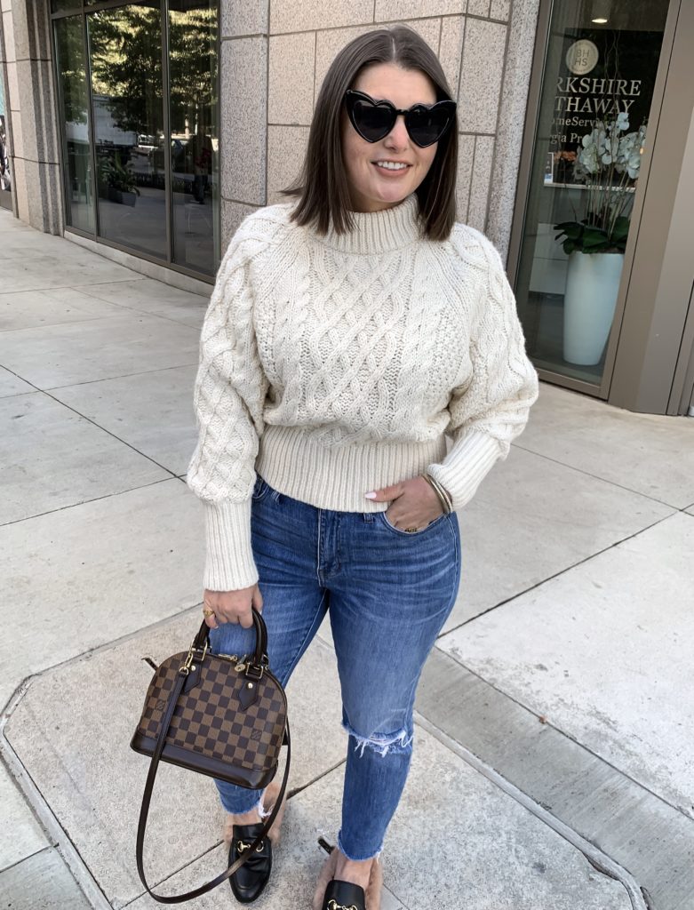 CABLE KNIT SWEATER + MADEWELL JEANS: http://www.juliamarieb.com/2019/12/10/the-non-holiday-holiday-sweater/ @julia.marie.b