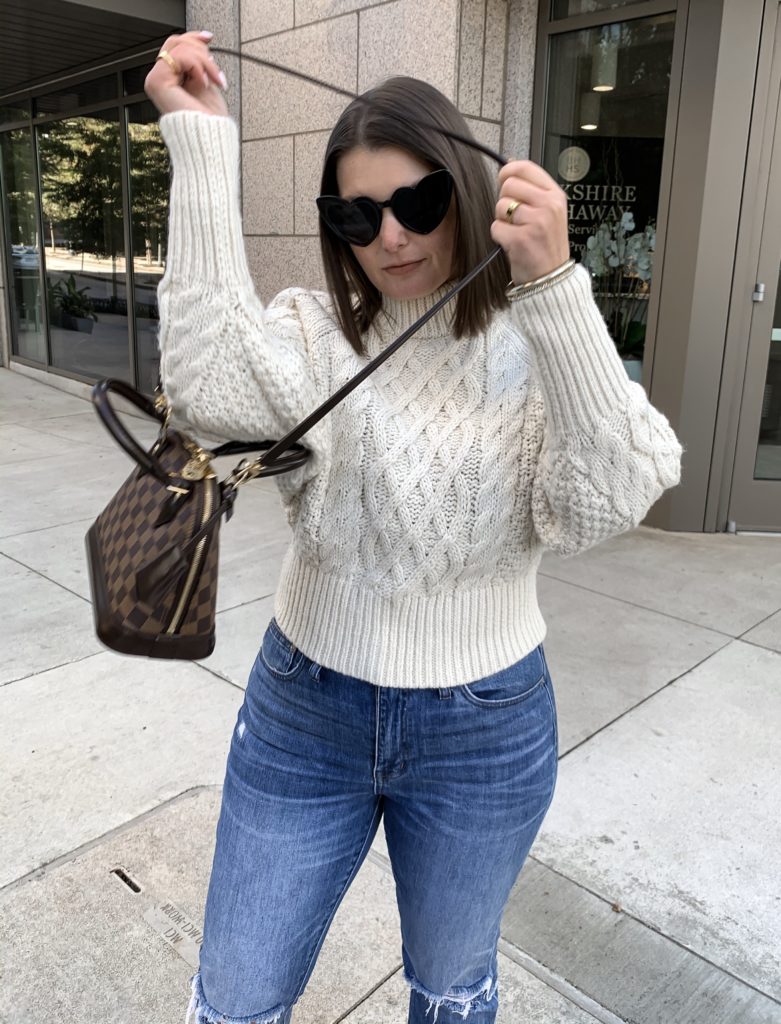 CABLE KNIT SWEATER + MADEWELL JEANS: http://www.juliamarieb.com/2019/12/10/the-non-holiday-holiday-sweater/ @julia.marie.b