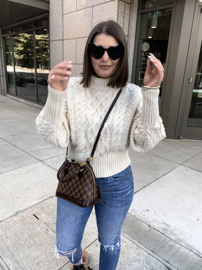 CABLE KNIT SWEATER + MADEWELL JEANS: http://www.juliamarieb.com/2019/12/10/the-non-holiday-holiday-sweater/ @julia.marie.b