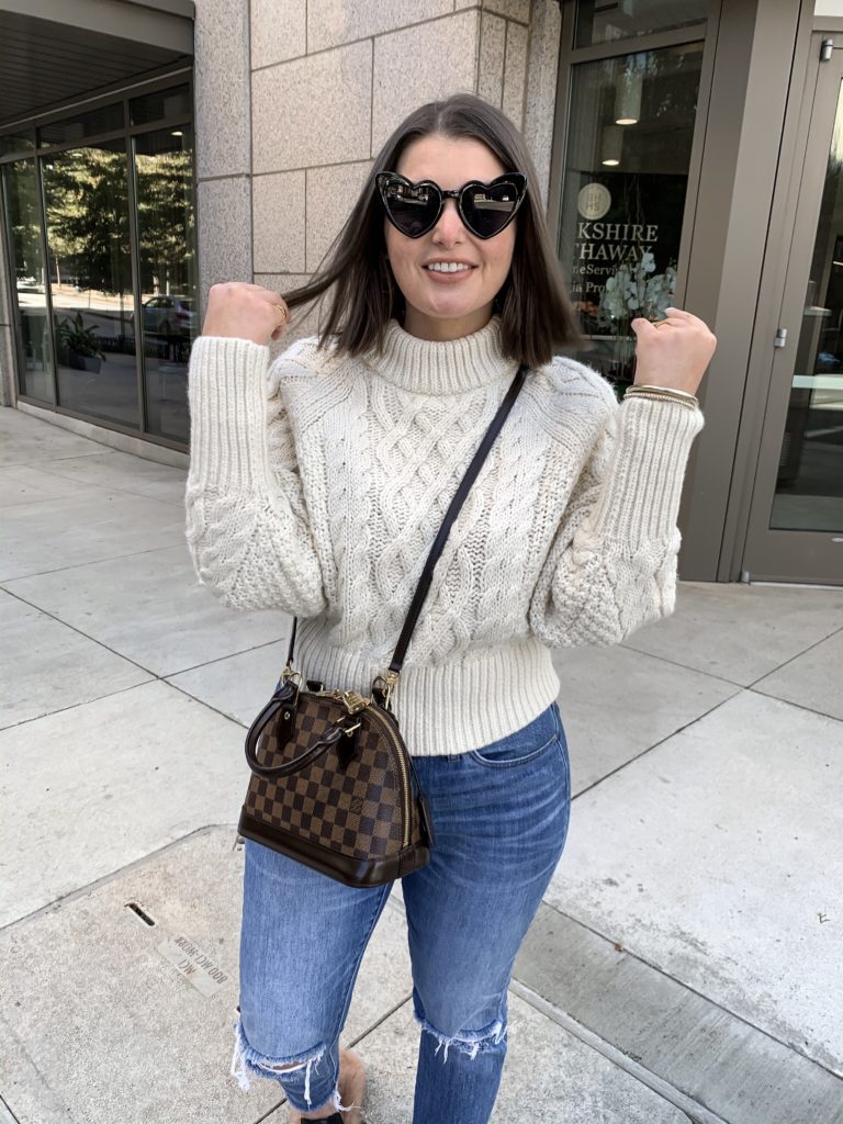 CABLE KNIT SWEATER + MADEWELL JEANS: http://www.juliamarieb.com/2019/12/10/the-non-holiday-holiday-sweater/   @julia.marie.b