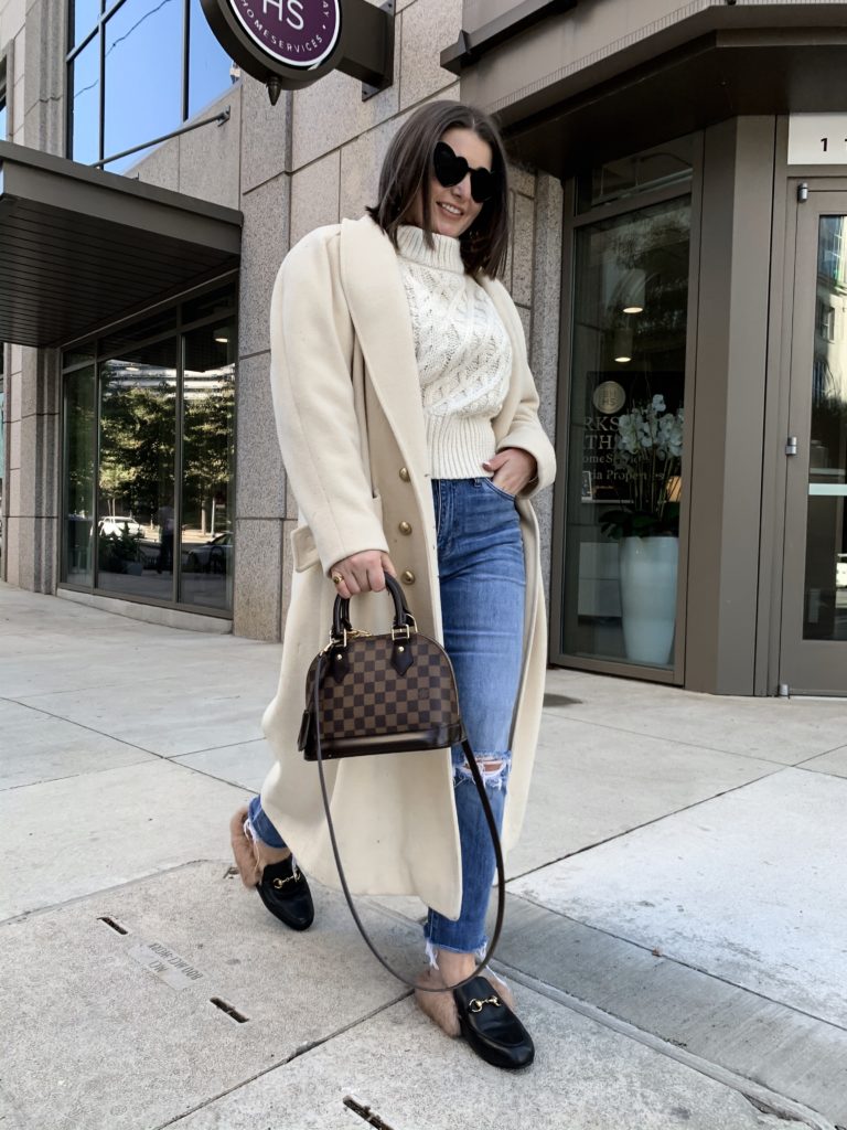 CABLE KNIT SWEATER + MADEWELL JEANS: http://www.juliamarieb.com/2019/12/10/the-non-holiday-holiday-sweater/ @julia.marie.b