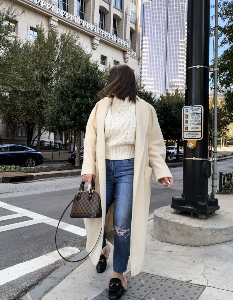 CABLE KNIT SWEATER + MADEWELL JEANS: http://www.juliamarieb.com/2019/12/10/the-non-holiday-holiday-sweater/ @julia.marie.b