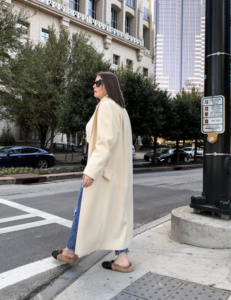 CABLE KNIT SWEATER + MADEWELL JEANS: http://www.juliamarieb.com/2019/12/10/the-non-holiday-holiday-sweater/ @julia.marie.b