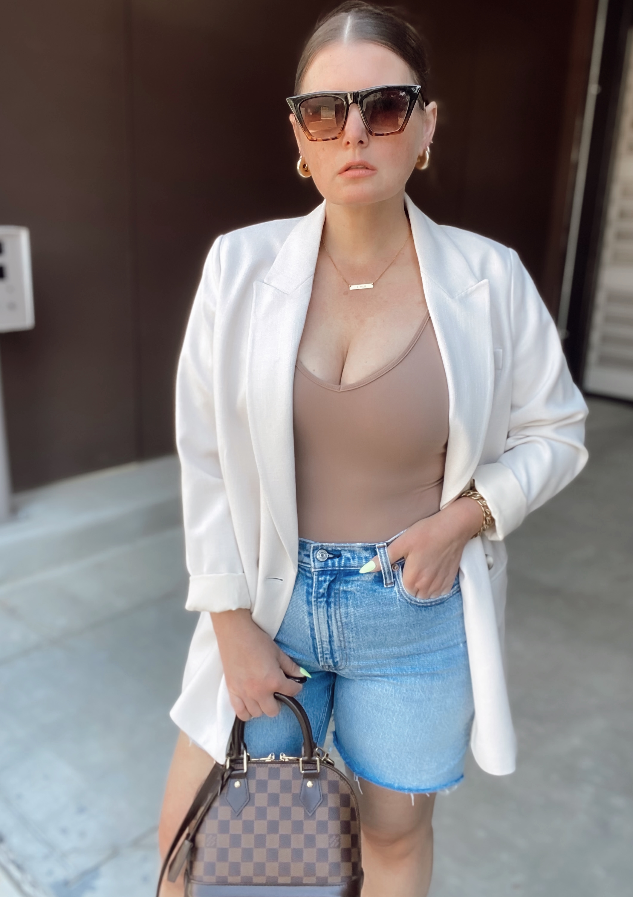 BEST TOP & DENIM BASICS FOR SUMMER: http://www.juliamarieb.com/2021/05/16/best-basics-for-summer:-tops-&-denim/.   @julia.marie.b