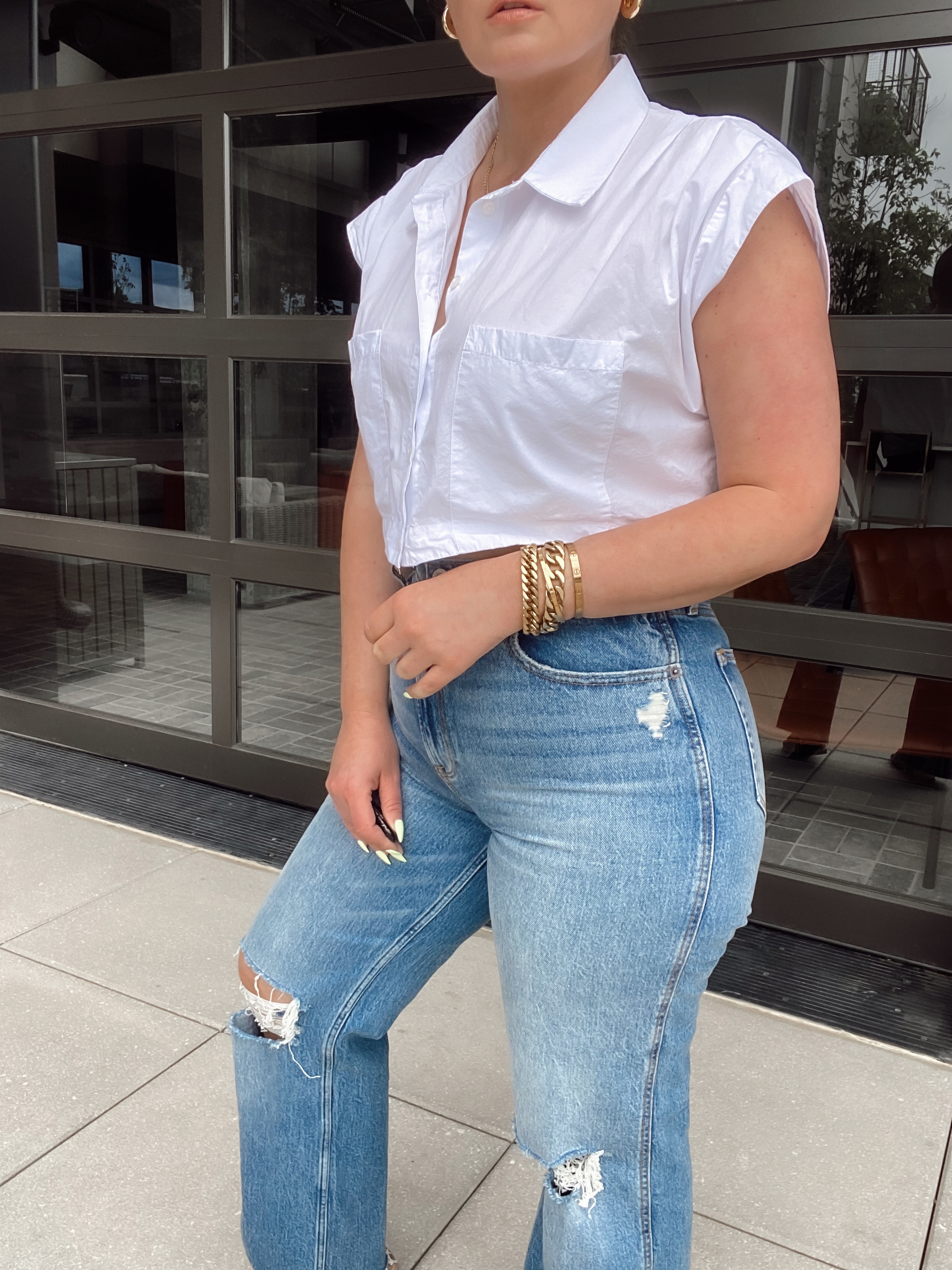 BEST TOP & DENIM BASICS FOR SUMMER: http://www.juliamarieb.com/2021/05/16/best-basics-for-summer:-tops-&-denim/.   @julia.marie.b