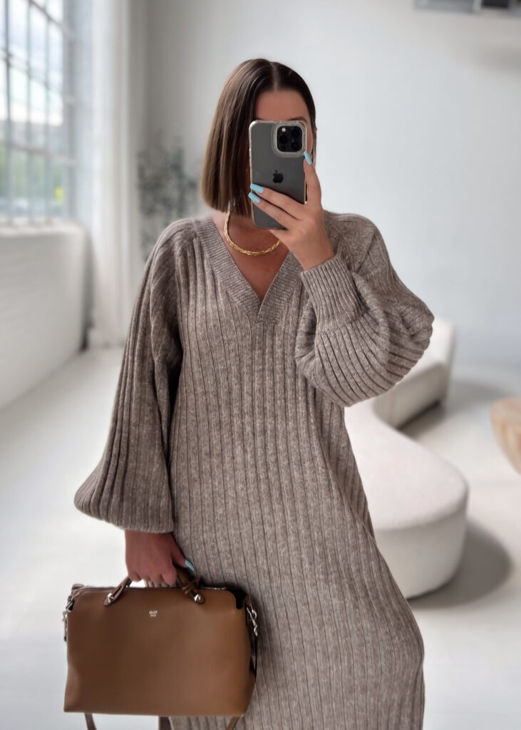 20 FALL TRANSITIONAL OUTFIT IDEAS: http://www.juliamarieb.com/2022/08/19/20-fall-transitional-outfit-ideas:-week-two/