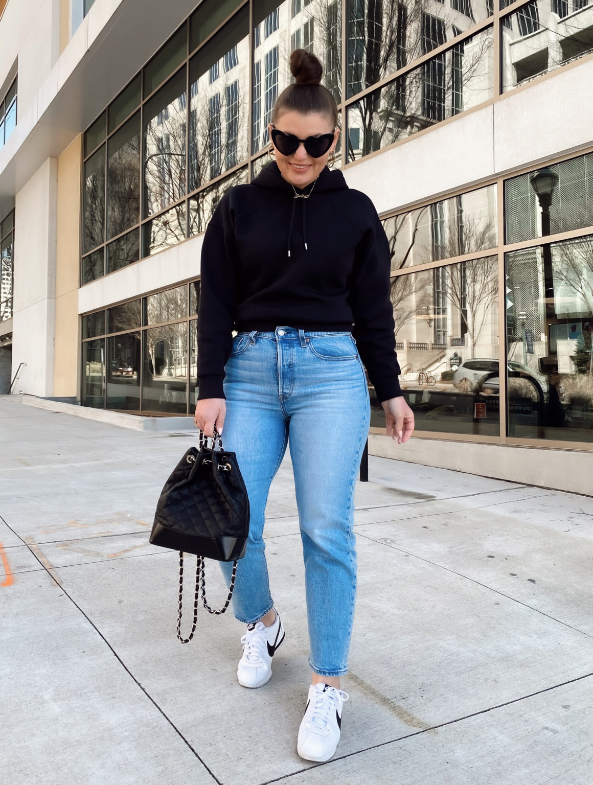 EVERLANE REVIEW: RENEW HOODIE + LEVI’S WEDGIE JEANS