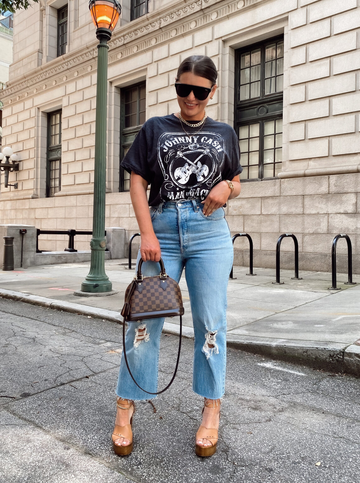 5 WAYS TO STYLE GRAPHIC TEE FOR SUMMER | THE RULE OF 5